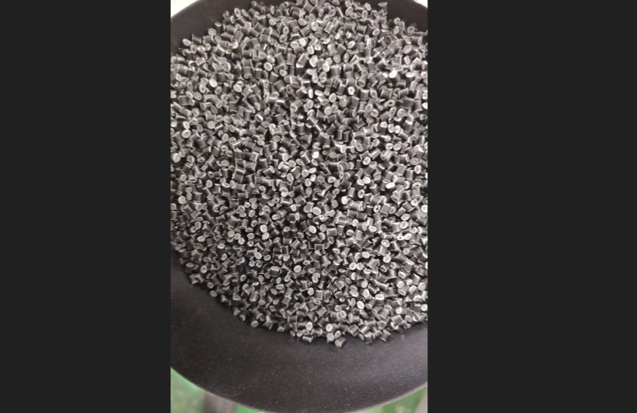 Recycled polypropylene (PP) granules
