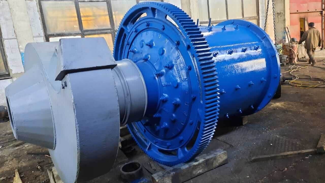 Large internal ring gear for a planetary gearbox