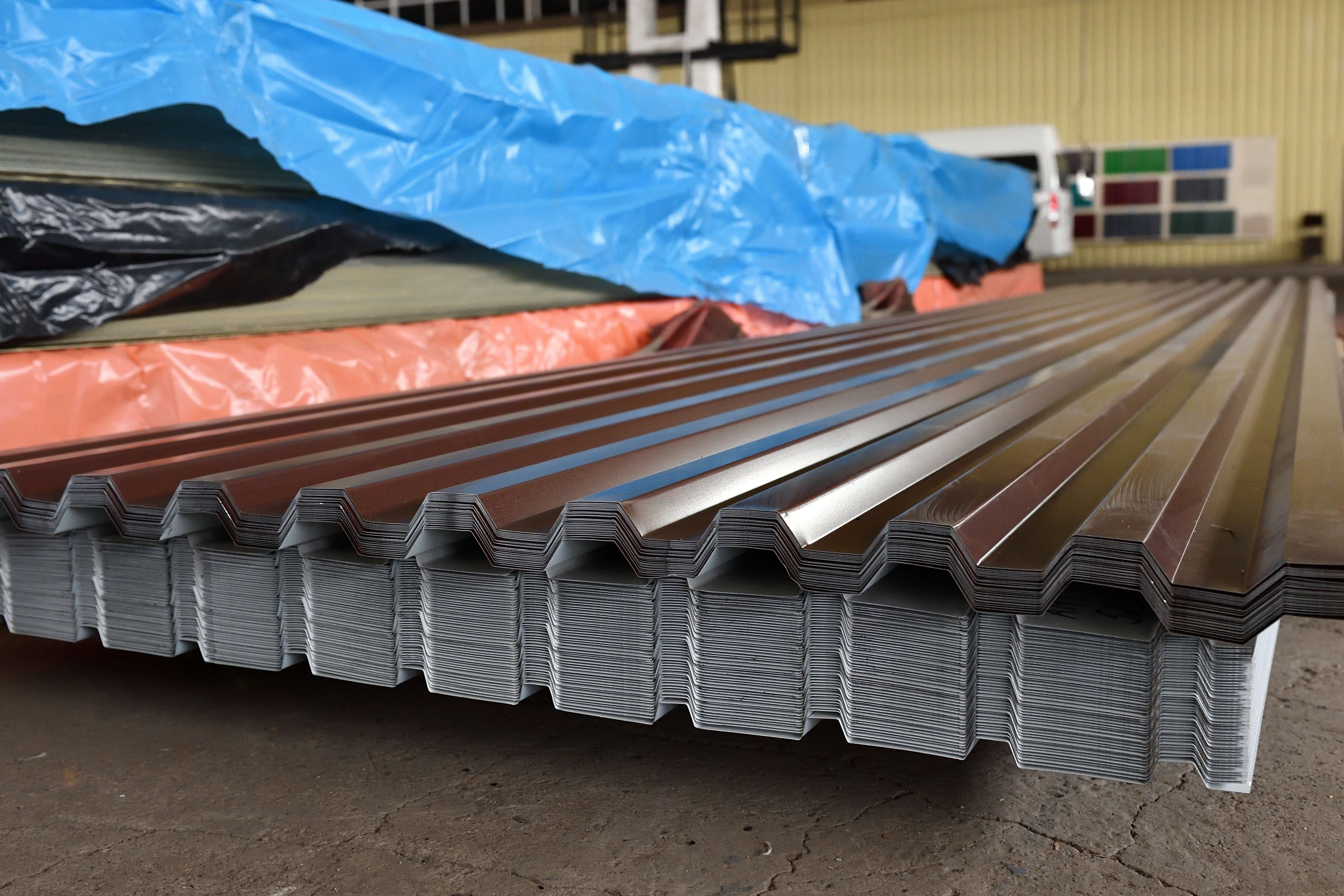 Galvanized profiled sheets and galvanized sheets with coating